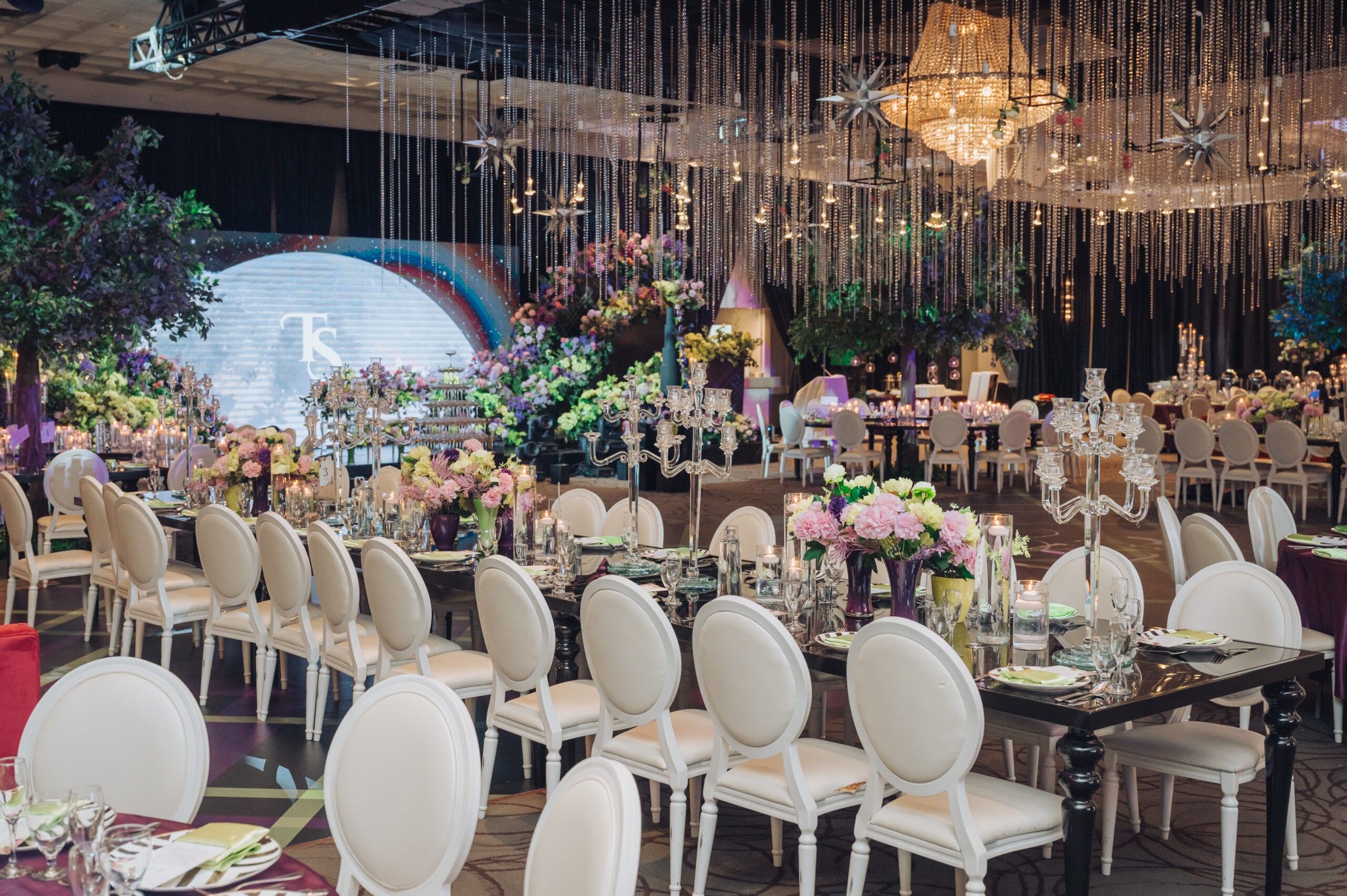 Modern event space with panoramic windows, perfect for daytime events and wedding ceremonies.