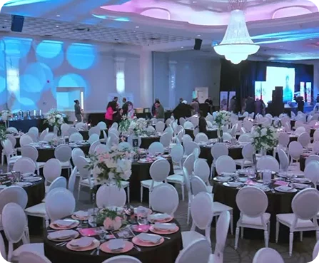 Large-capacity venue designed to comfortably welcome up to 2,280 attendees.